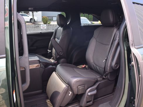 Certified 2025 Toyota Sienna Platinum AWD/4WD image 19