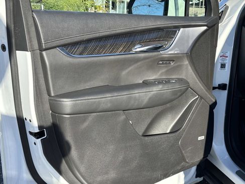 Used 2021 Cadillac XT6 Premium Luxury image 18