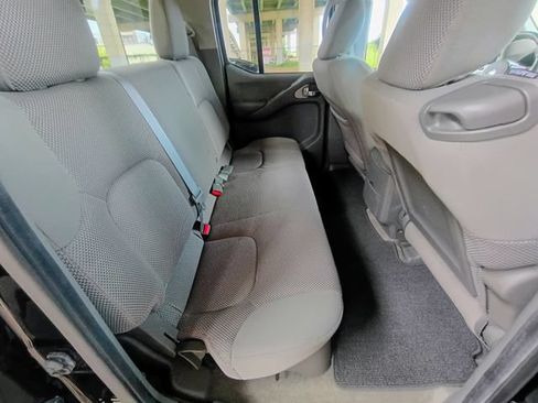 Used 2013 Nissan Frontier SV w/ SV Value Truck Pkg RWD image 49
