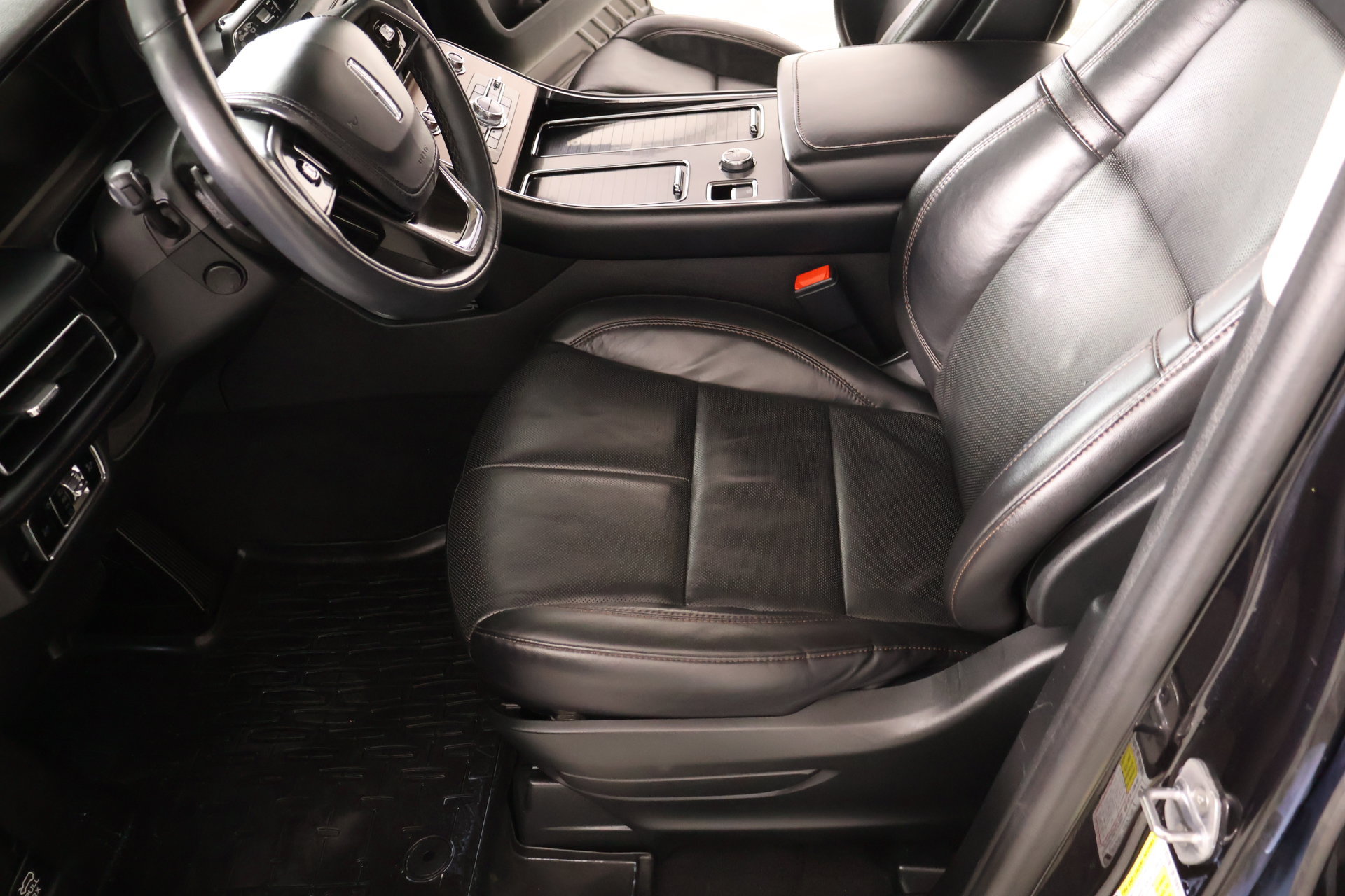 Used 2023 Lincoln Aviator Reserve w/ Equipment Group 201A RWD image 11