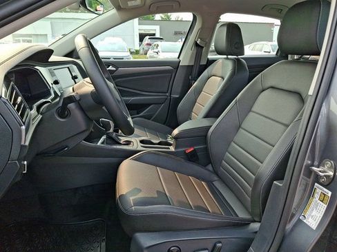Used 2023 Volkswagen Jetta SE w/ Black Wheel Package FWD image 17