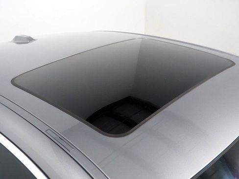 Used 2023 BMW i4 eDrive35 RWD image 4
