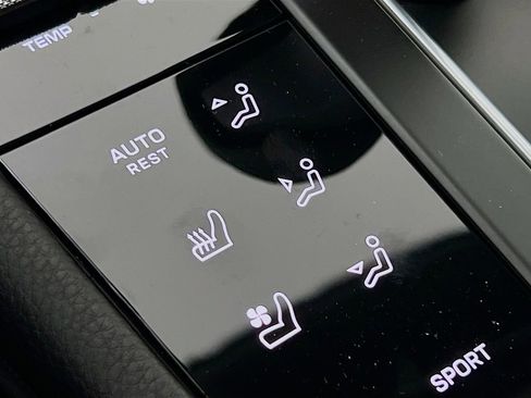 New 2026 Porsche Macan Base image 23