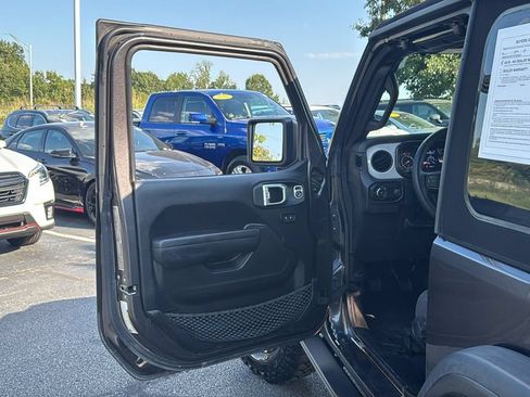 Used 2024 Jeep Wrangler Sport AWD/4WD image 17