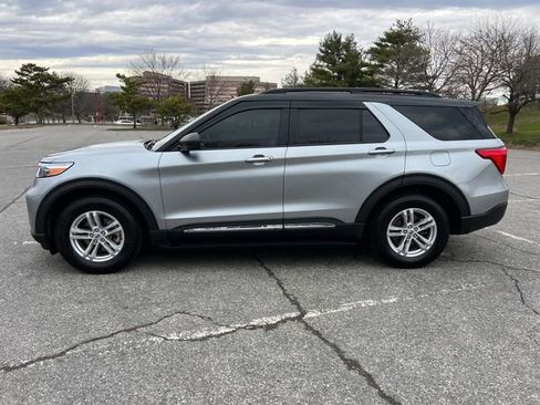 Used 2023 Ford Explorer XLT image 6