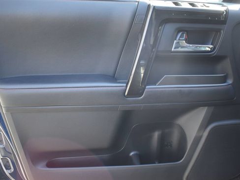 Used 2021 Toyota 4Runner TRD Off-Road Premium w/ Moonroof Package AWD/4WD image 17