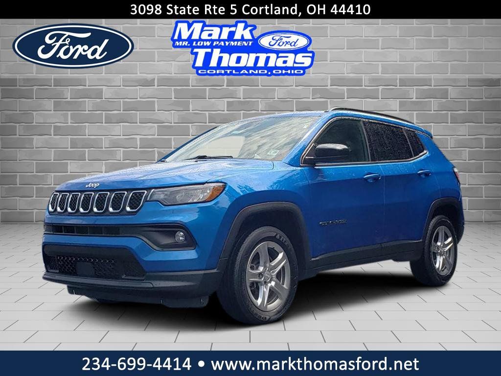 Used 2024 Jeep Compass Latitude AWD/4WD image 1