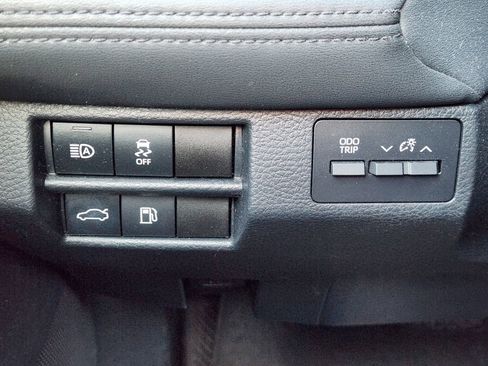 Used 2019 Toyota Avalon XLE image 26