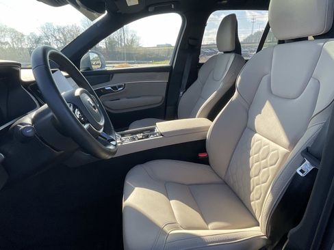 Certified 2025 Volvo XC90 B6 Plus image 20