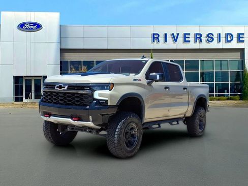 Used 2022 Chevrolet Silverado 1500 ZR2 w/ Technology Package AWD/4WD image 3