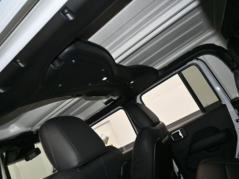 Used 2024 Jeep Gladiator Sport w/ Premium Package image 40