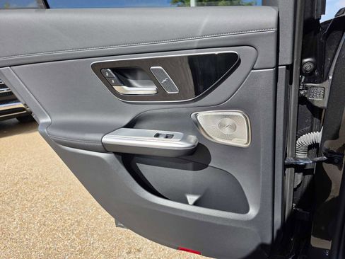 Used 2025 Mercedes-Benz GLC 300 image 17