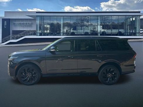 New 2026 Lincoln Navigator Reserve AWD/4WD image 4