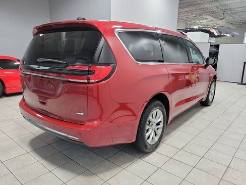 New 2026 Chrysler Pacifica Select image 7