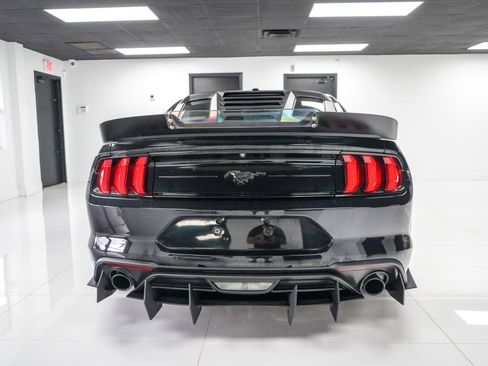 Used 2020 Ford Mustang Coupe RWD image 4