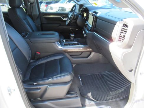Used 2022 GMC Sierra 1500 Elevation w/ Preferred Package AWD/4WD image 11