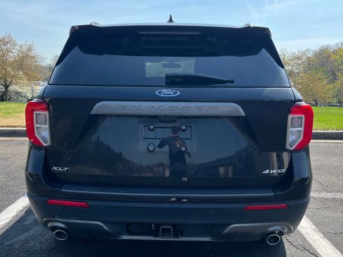 Used 2022 Ford Explorer XLT w/ Equipment Group 202A AWD/4WD image 12
