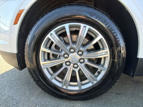 Used 2017 Cadillac XT5 Luxury w/ Driver Awareness Package image 12