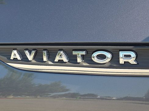 Certified 2023 Lincoln Aviator Reserve w/ Equipment Group 201A AWD/4WD image 9