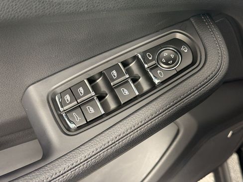 Certified 2026 Porsche Macan AWD/4WD image 13