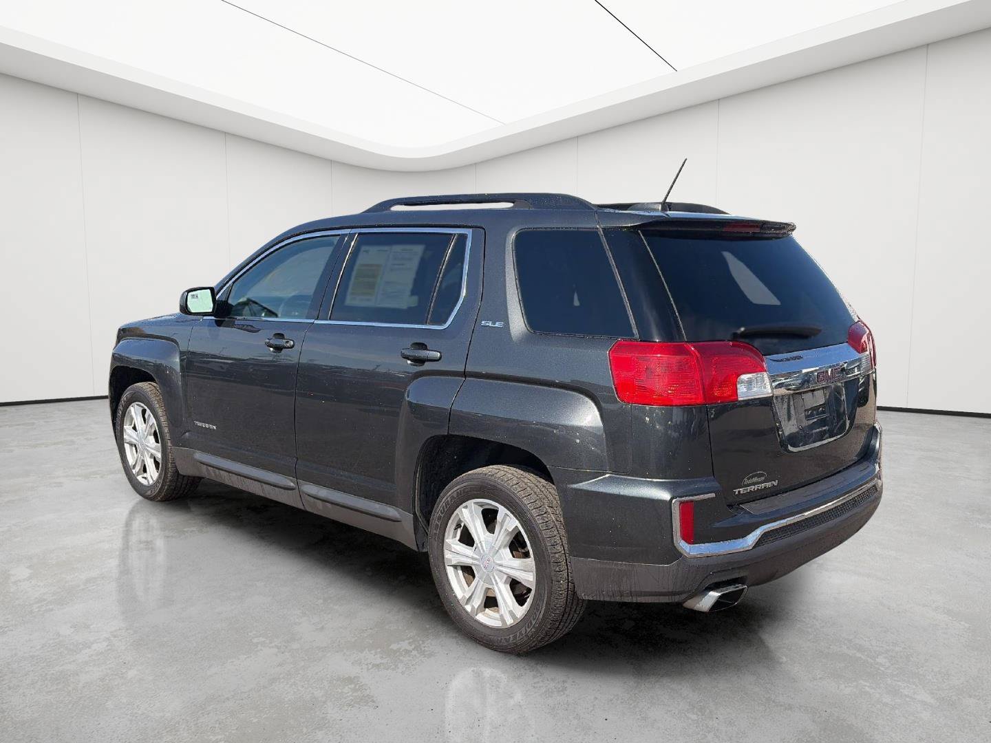 Used 2017 GMC Terrain SLE w/ Convenience Package FWD image 5