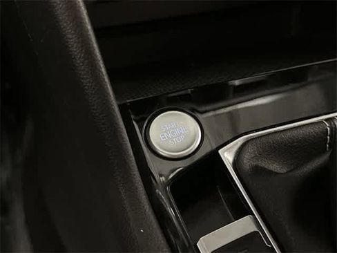 Certified 2023 Volkswagen Taos SE image 10