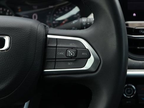 Used 2024 Jeep Compass Latitude image 14