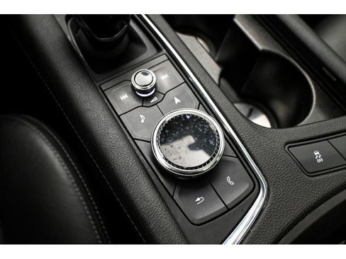 Certified 2022 Cadillac XT5 Premium Luxury FWD image 43
