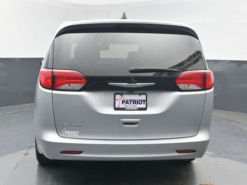 Used 2023 Chrysler Voyager LX FWD image 4