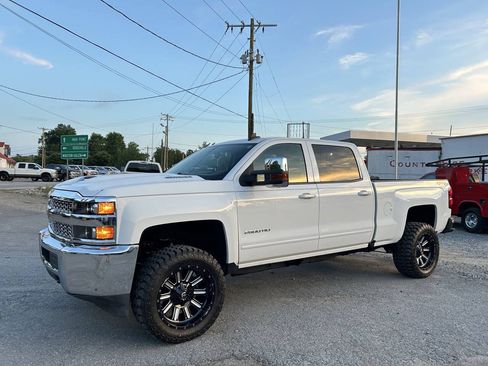 Used 2019 Chevrolet Silverado 2500 LT AWD/4WD image 2