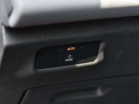 New 2026 Volkswagen Tiguan SE AWD/4WD image 11