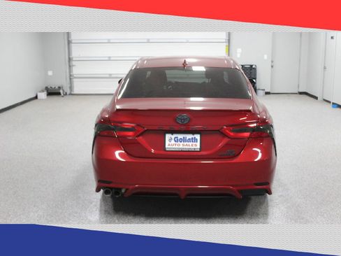 Used 2020 Toyota Camry SE image 4