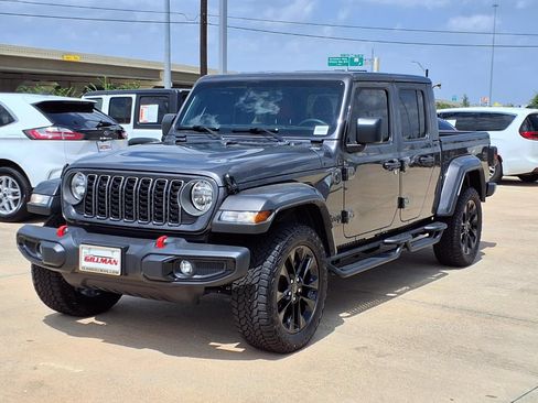 Used 2025 Jeep Gladiator Sport AWD/4WD image 4