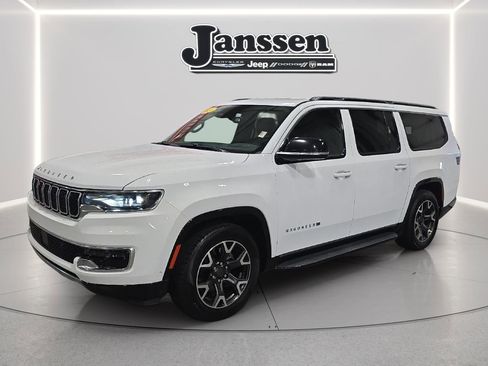 Used 2024 Jeep Wagoneer L Series III w/ Flexible Seating Group image 1