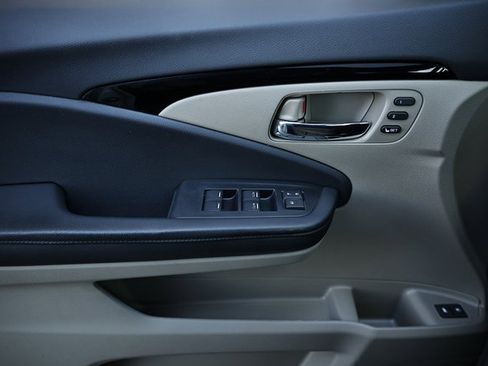 Used 2020 Honda Pilot Touring image 13