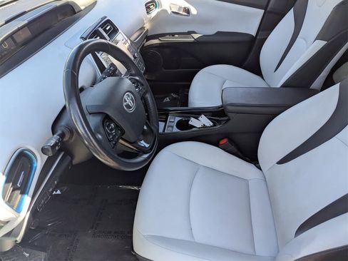 Used 2022 Toyota Prius XLE image 23