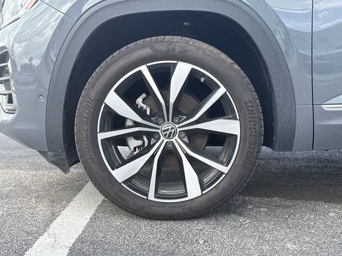 Used 2025 Volkswagen Atlas SEL Premium R-Line image 9