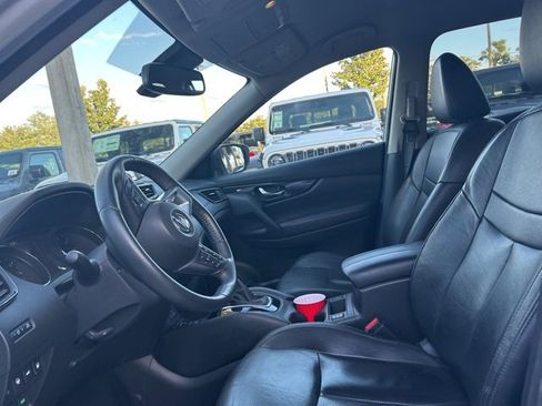 Used 2019 Nissan Rogue SL image 2