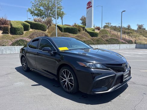 Certified 2024 Toyota Camry SE FWD image 1