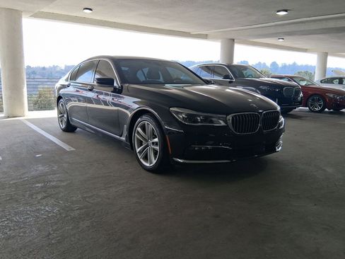 Used 2017 BMW 750i xDrive 750i xDrive image 6