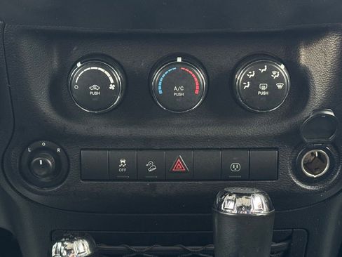Used 2018 Jeep Wrangler Unlimited Sahara image 36