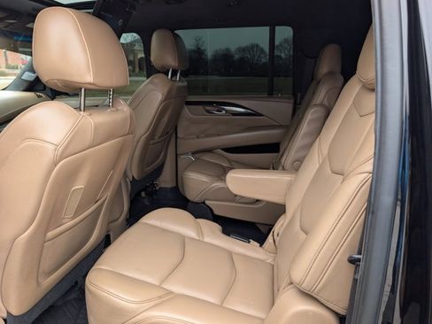 Used 2020 Cadillac Escalade ESV Platinum w/ Escalade Sport Edition image 14