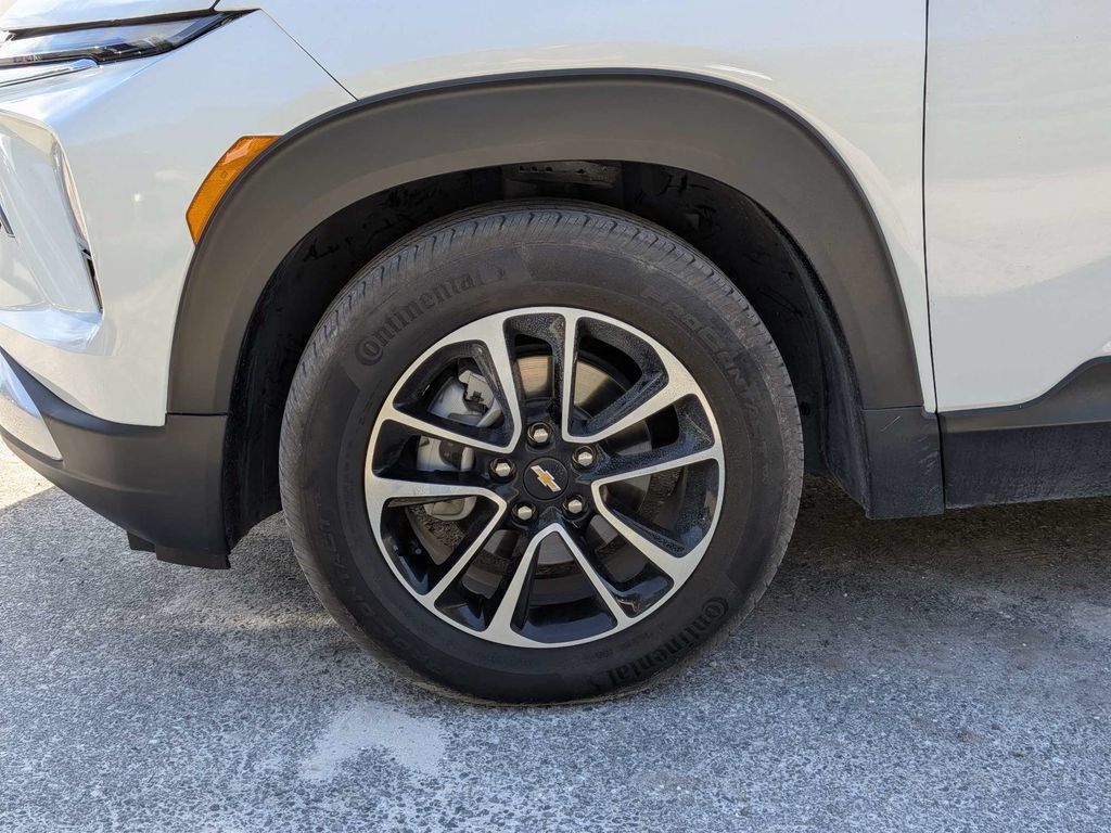 Used 2025 Chevrolet TrailBlazer LT FWD image 8