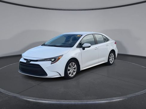 Used 2026 Toyota Corolla LE FWD image 4