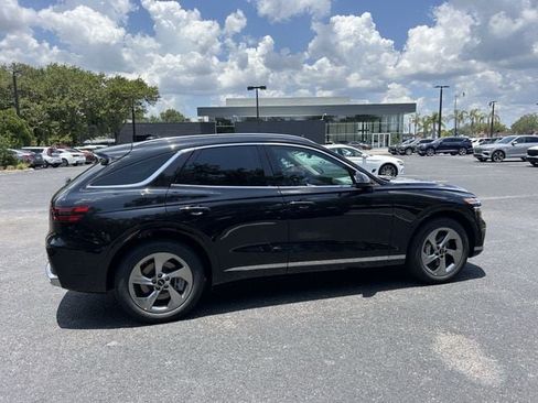 New 2026 Genesis GV70 2.5T Advanced w/ G1 Accessory Package AWD/4WD image 4