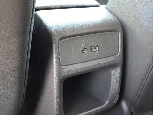 Used 2025 Chevrolet Trax LT FWD image 19