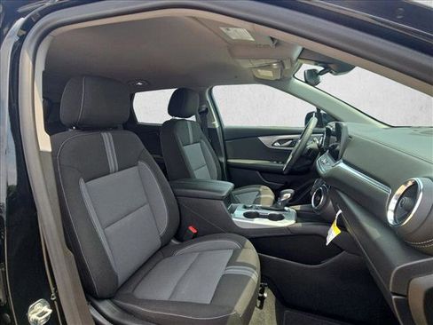 Used 2025 Chevrolet Blazer LT FWD image 19