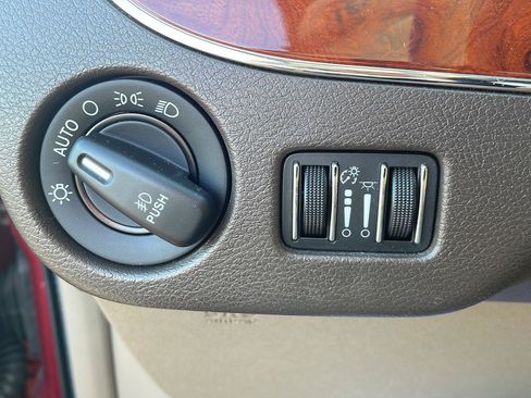 Used 2013 Chrysler Town & Country Touring-L w/ Driver Convenience Group FWD image 13