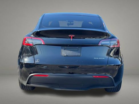 Used 2021 Tesla Model Y Long Range image 4