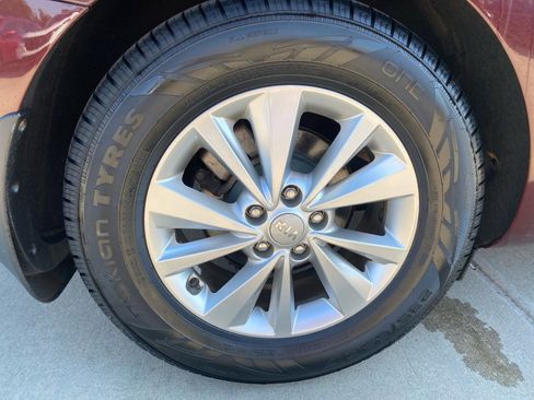 Used 2017 Kia Sedona LX w/ LX Essentials Premium Package FWD image 27